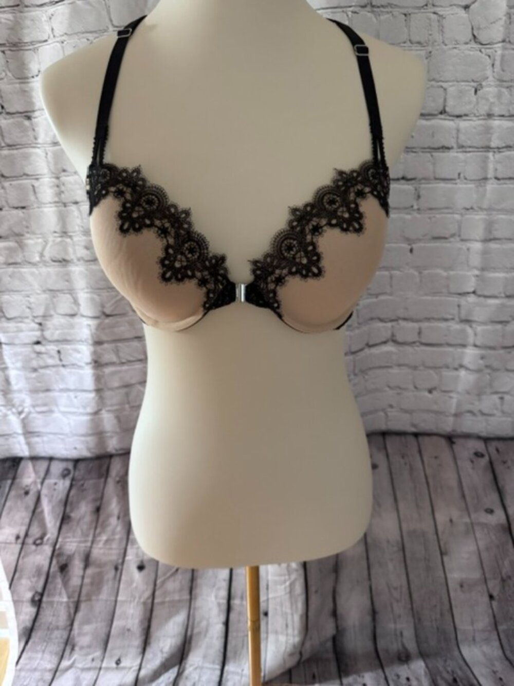 NWOT Victoria's Secret Dream Angels Front Close Lace Racerback Bra 36C
